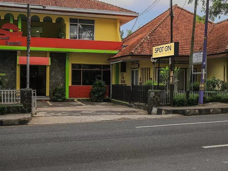Oyo Life 1708 Hotel Budi Famili 1 Syariah Ciamis Luaran gambar